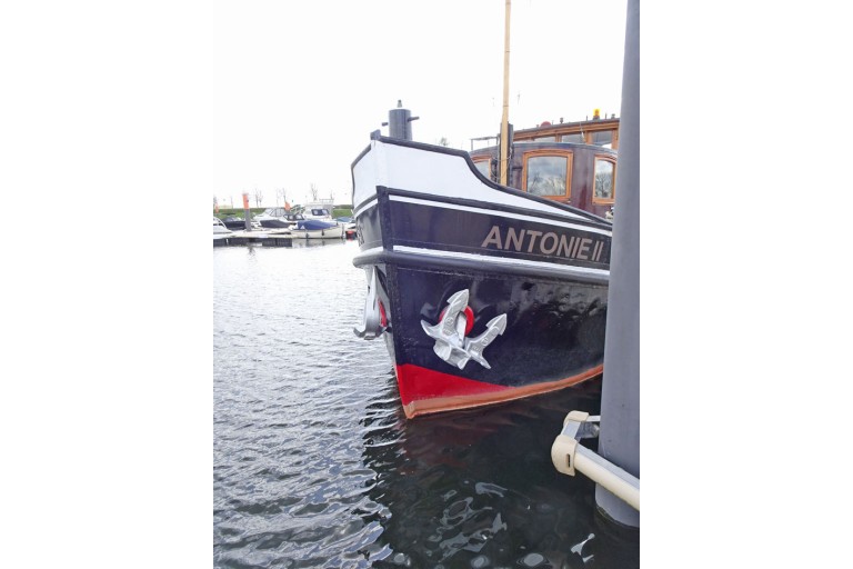 Tugboat Antonie II with TRIWV