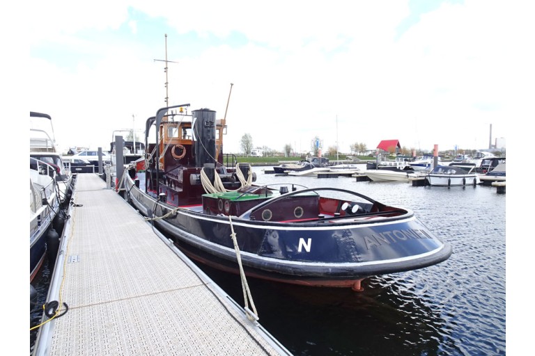 Tugboat Antonie II with TRIWV