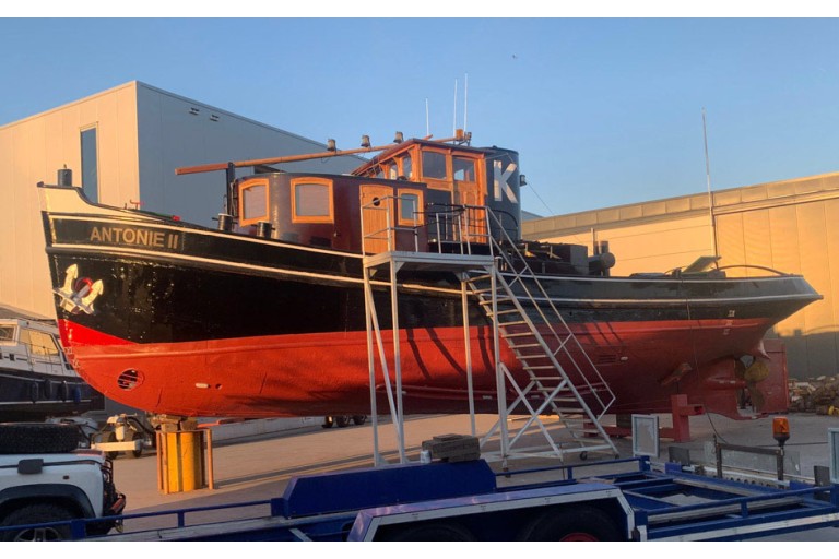 Tugboat Antonie II with TRIWV