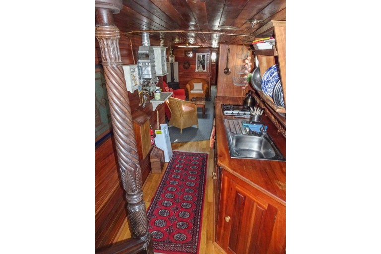 Fahrendes Wohnschiff 17.30