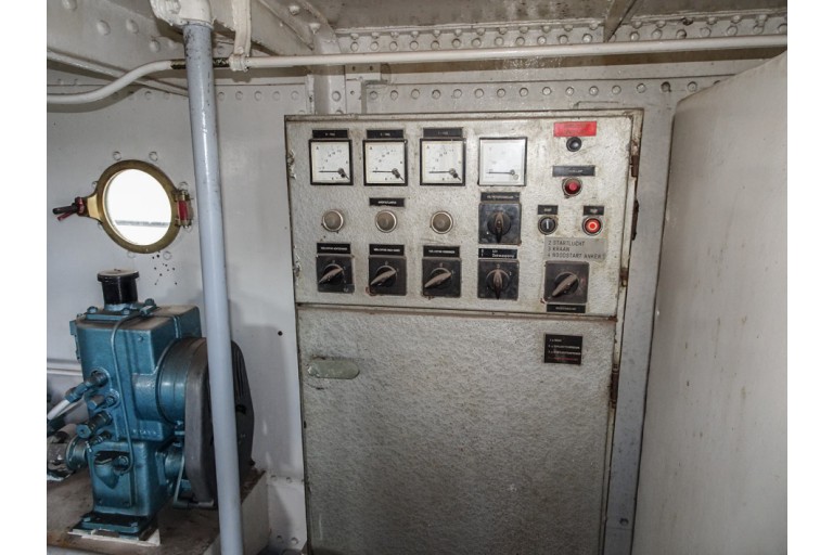 ex-Inspection vessel with TRIWV