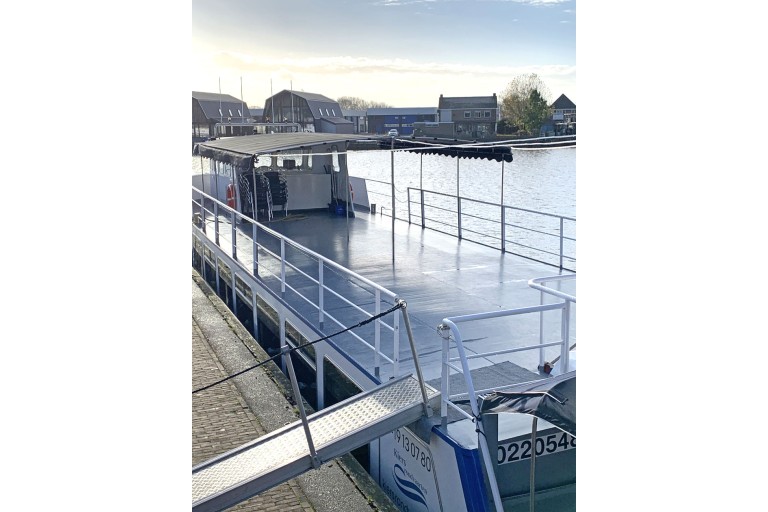Fahrgastschiff 200 gäste
