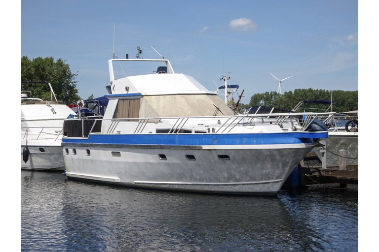 Motor cruiser Goya 12.50 Flybridge
