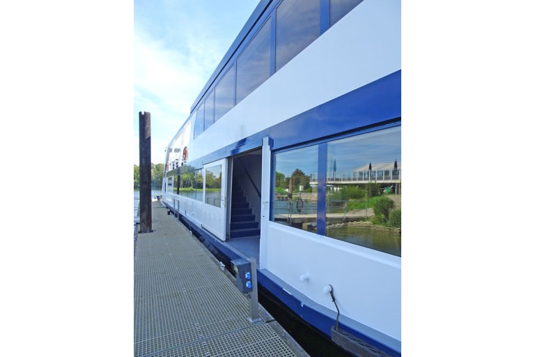 Tages Fahrgastschiff 245 gäste