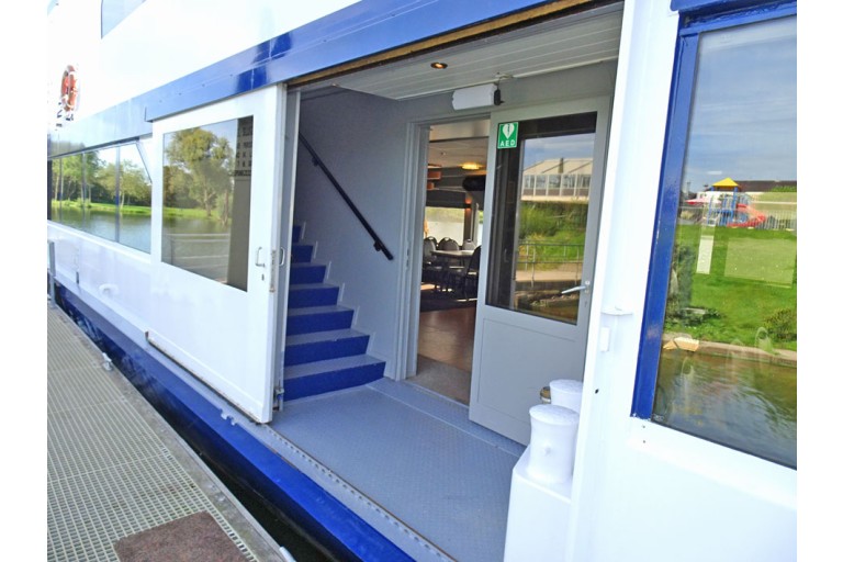 Tages Fahrgastschiff 245 gäste