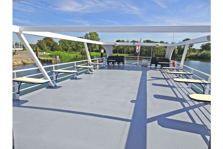 Tages Fahrgastschiff 245 gäste