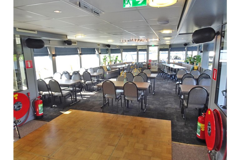 Tages Fahrgastschiff 245 gäste