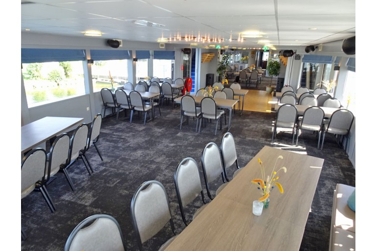 Tages Fahrgastschiff 245 gäste