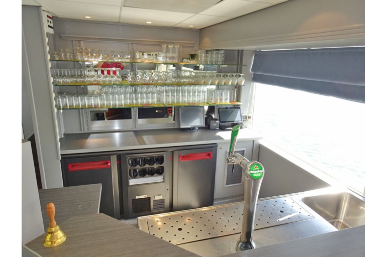 Tages Fahrgastschiff 245 gäste