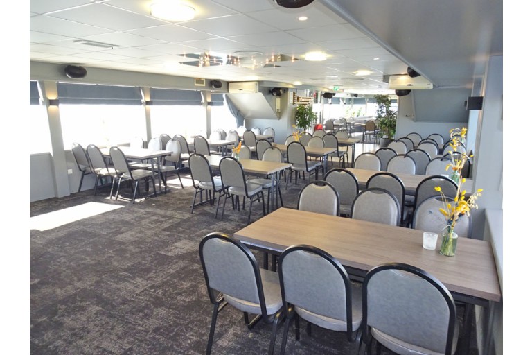 Tages Fahrgastschiff 245 gäste
