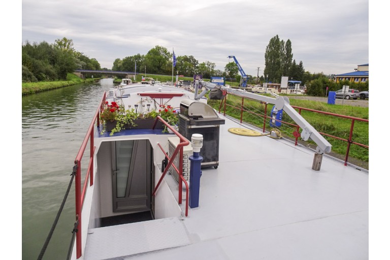 Spits Varend Woonschip met Rijn certificaat