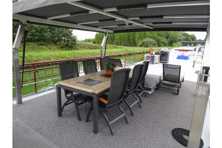 Spits Varend Woonschip met Rijn certificaat