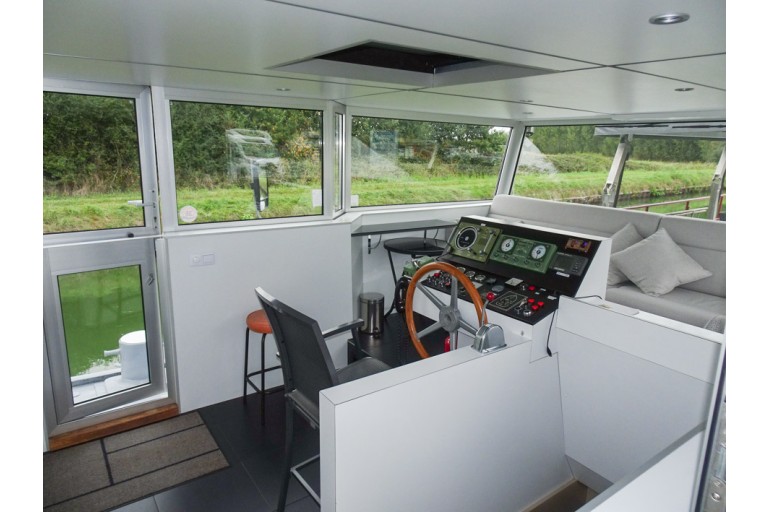 Spits Varend Woonschip met Rijn certificaat