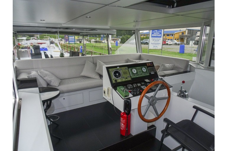 Spits Varend Woonschip met Rijn certificaat