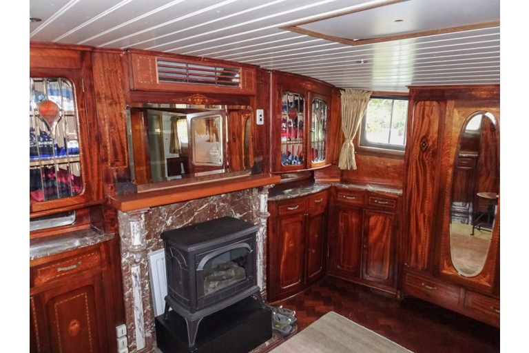 Spits Varend Woonschip met Rijn certificaat