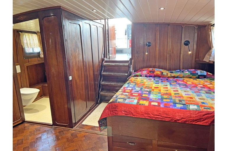 Spits Varend Woonschip met Rijn certificaat