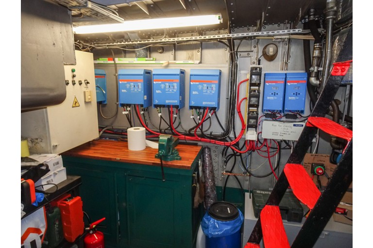 Spits Varend Woonschip met Rijn certificaat