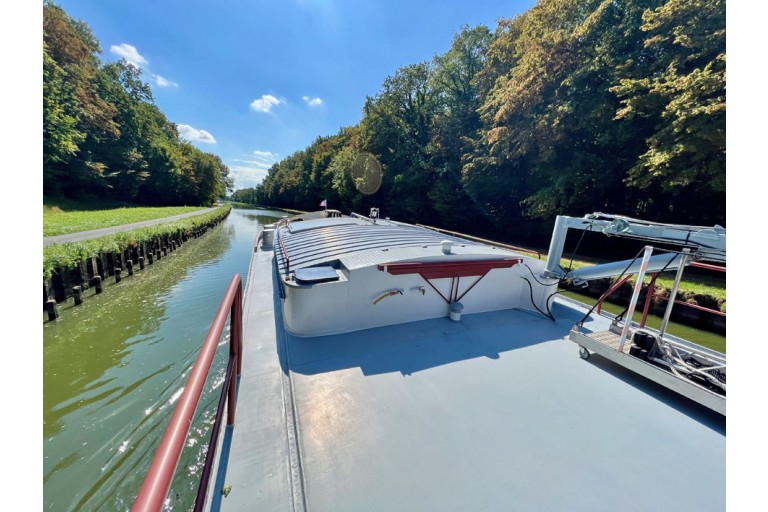 Spits Varend Woonschip met Rijn certificaat