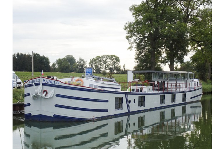 Spits Varend Woonschip met Rijn certificaat
