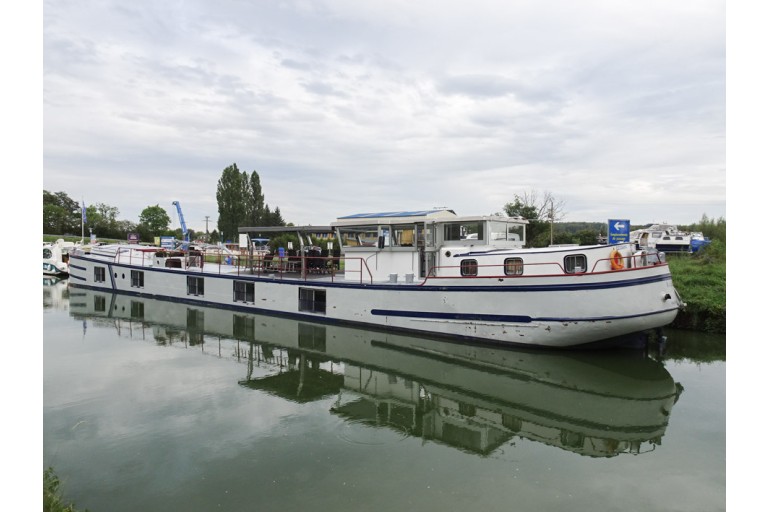 Spits Varend Woonschip met Rijn certificaat