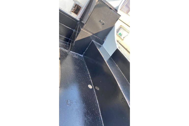 Luxe Motor 23.60 hull with TRIWV