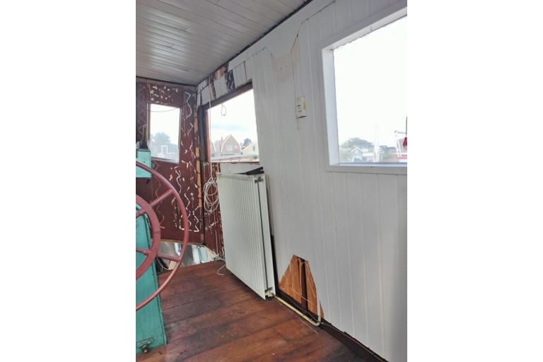 Luxe Motor 23.60 hull with TRIWV