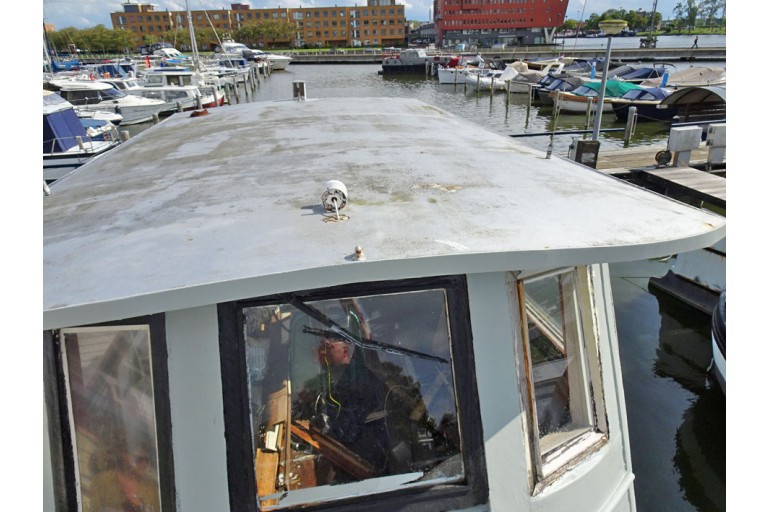 Luxe Motor 23.60 hull with TRIWV