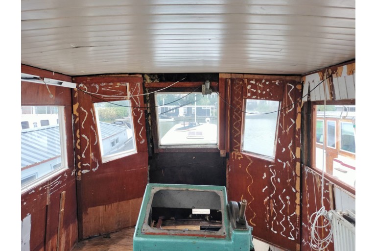 Luxe Motor 23.60 hull with TRIWV