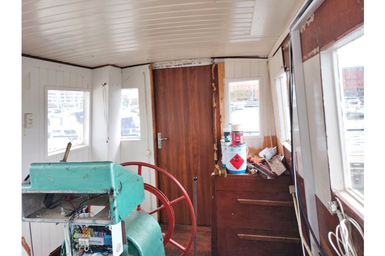 Luxe Motor 23.60 hull with TRIWV