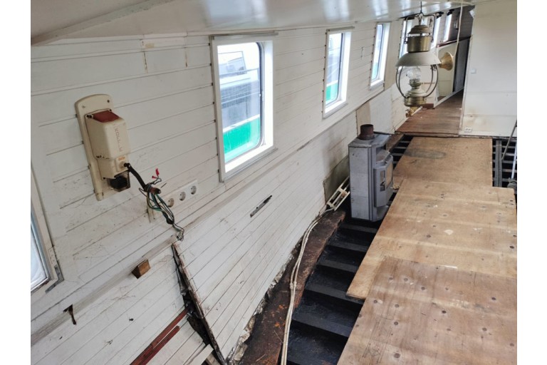 Luxe Motor 23.60 hull with TRIWV