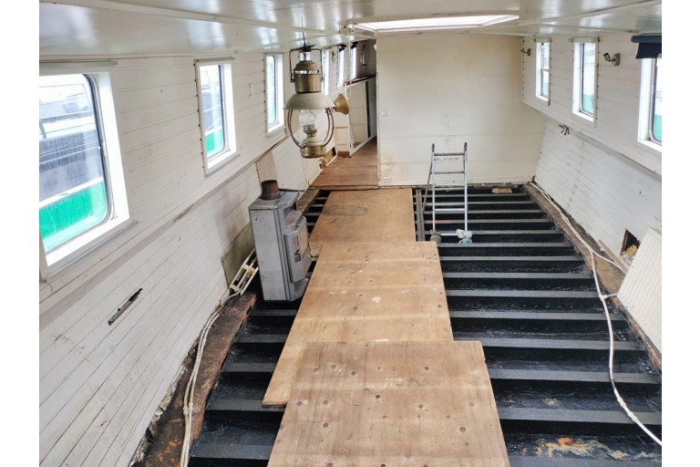 Luxe Motor 23.60 hull with TRIWV