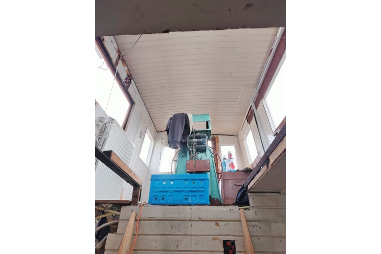 Luxe Motor 23.60 hull with TRIWV