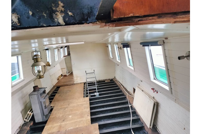 Luxe Motor 23.60 hull with TRIWV