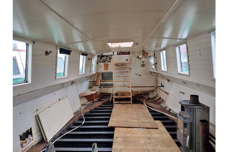 Luxe Motor 23.60 hull with TRIWV