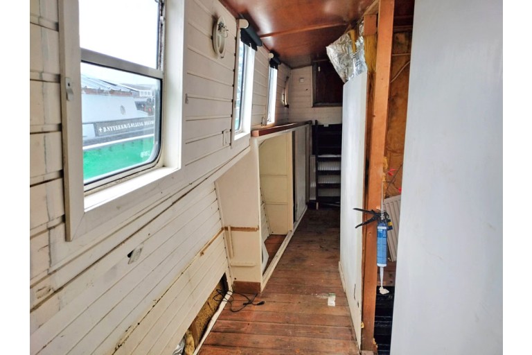 Luxe Motor 23.60 hull with TRIWV