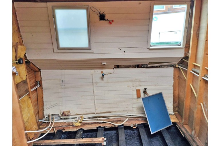 Luxe Motor 23.60 hull with TRIWV