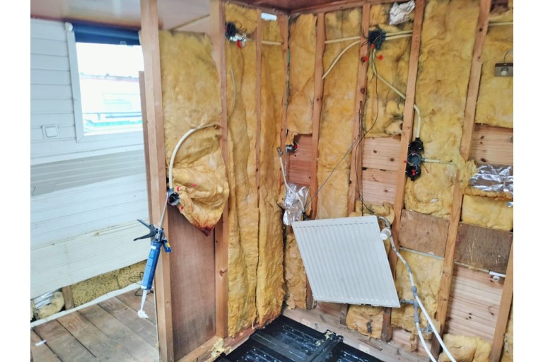 Luxe Motor 23.60 hull with TRIWV