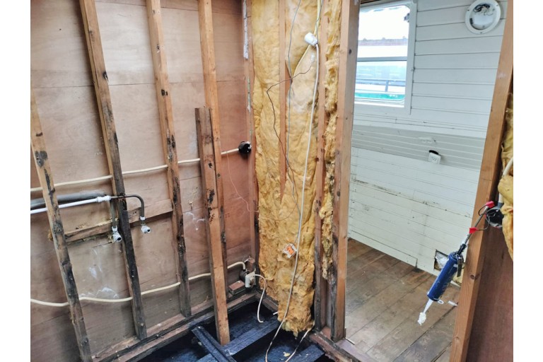 Luxe Motor 23.60 hull with TRIWV