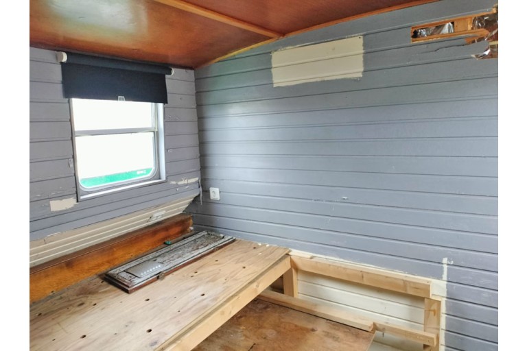 Luxe Motor 23.60 hull with TRIWV