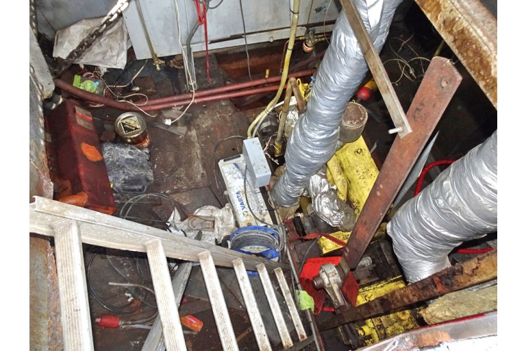 Luxe Motor 23.60 hull with TRIWV