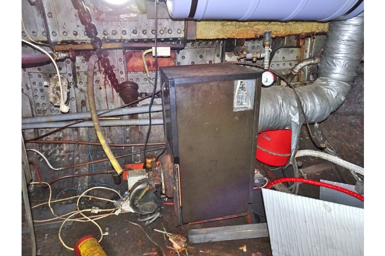 Luxe Motor 23.60 hull with TRIWV