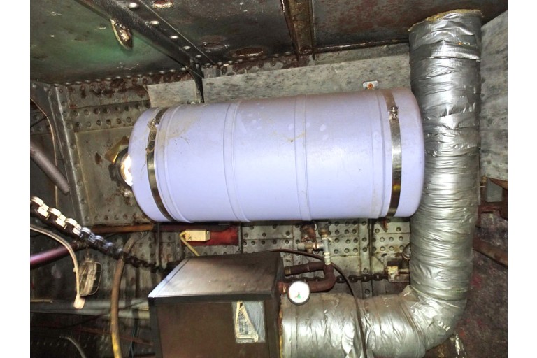 Luxe Motor 23.60 hull with TRIWV