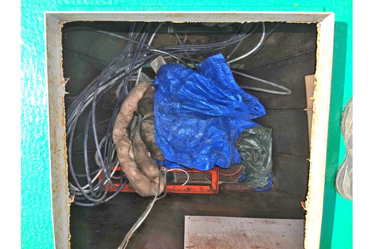 Luxe Motor 23.60 hull with TRIWV