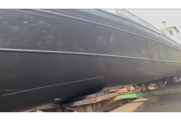 Luxe Motor 23.60 hull with TRIWV