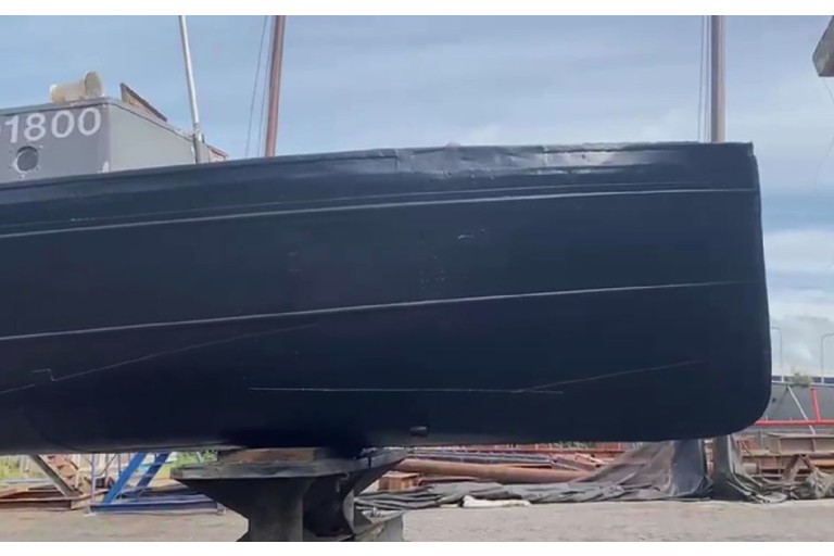 Luxe Motor 23.60 hull with TRIWV