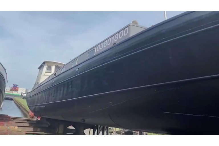 Luxe Motor 23.60 hull with TRIWV