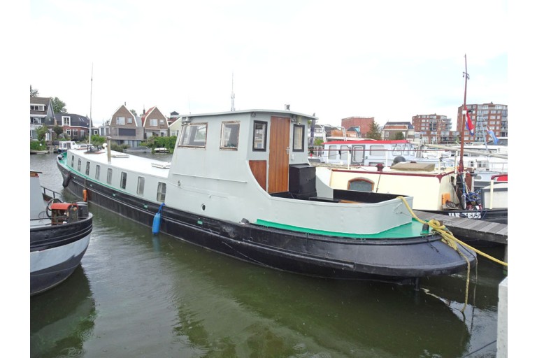 Luxe Motor 23.60 hull with TRIWV