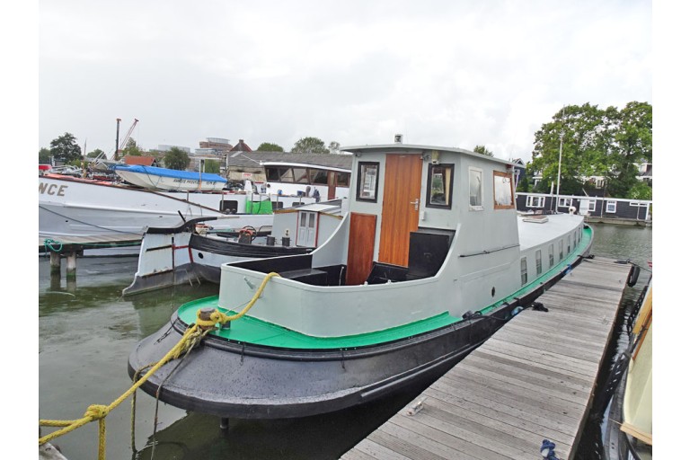 Luxe Motor 23.60 hull with TRIWV