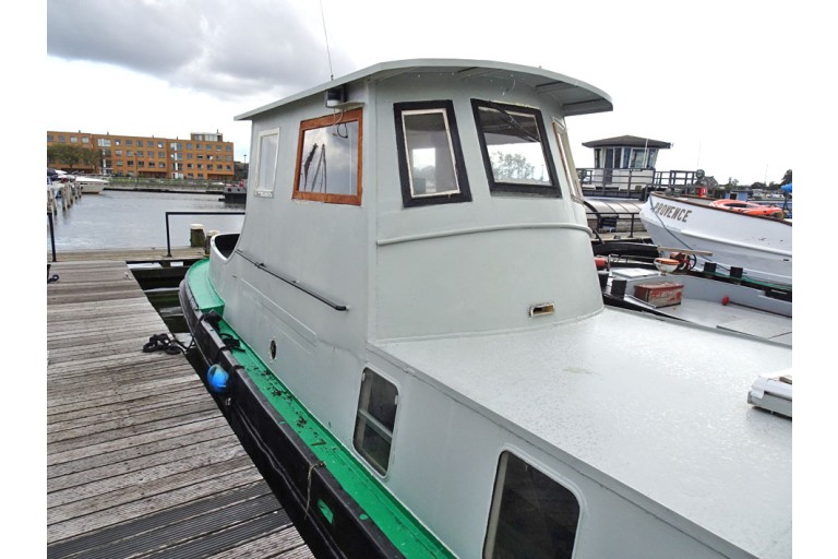 Luxe Motor 23.60 hull with TRIWV