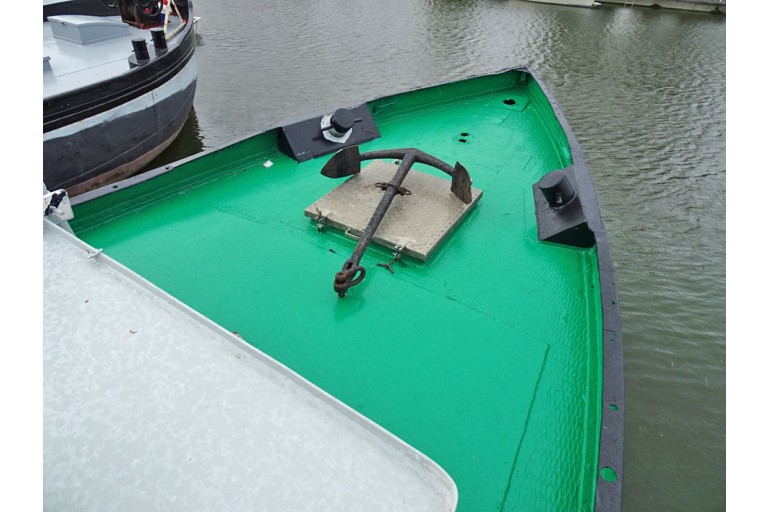 Luxe Motor 23.60 hull with TRIWV